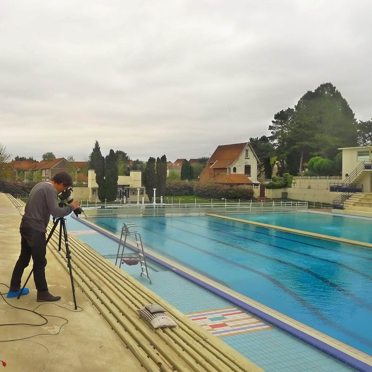 shoot sur les gradins de la piscine